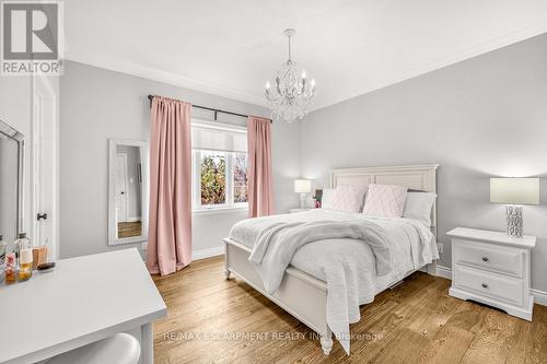 1068 Wyatt Road, Hamilton, ON - Indoor Photo Showing Bedroom