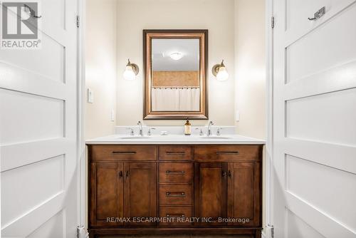 1068 Wyatt Road, Hamilton, ON - Indoor Photo Showing Bathroom