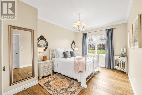 1068 Wyatt Road, Hamilton, ON - Indoor Photo Showing Bedroom