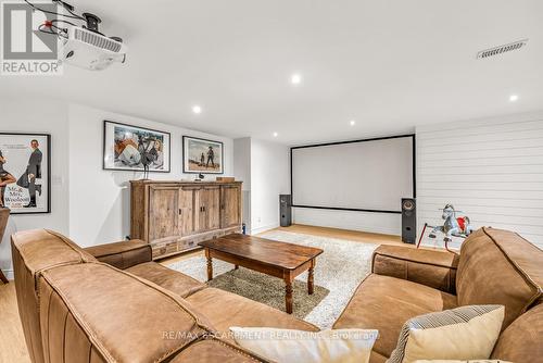 1068 Wyatt Road, Hamilton, ON - Indoor Photo Showing Living Room