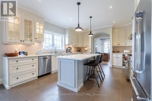 1068 Wyatt Road, Hamilton, ON - Indoor Photo Showing Kitchen With Upgraded Kitchen