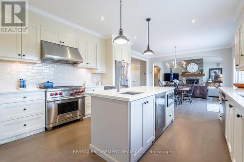 1068 Wyatt Road, Hamilton, ON - Indoor Photo Showing Kitchen With Upgraded Kitchen