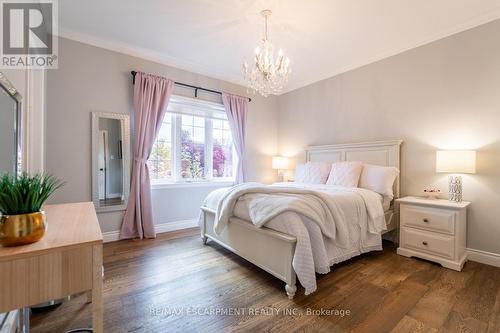 1068 Wyatt Road, Hamilton, ON - Indoor Photo Showing Bedroom