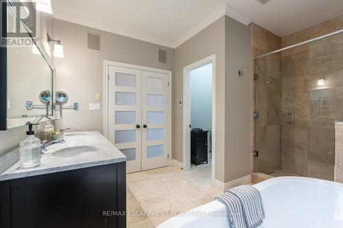 1068 Wyatt Road, Hamilton, ON - Indoor Photo Showing Bathroom