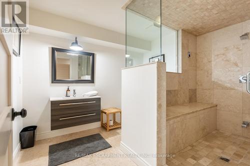 1068 Wyatt Road, Hamilton, ON - Indoor Photo Showing Bathroom