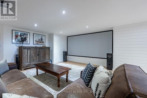 1068 Wyatt Road, Hamilton, ON - Indoor Photo Showing Living Room