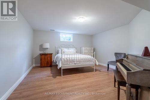 1068 Wyatt Road, Hamilton, ON - Indoor Photo Showing Bedroom