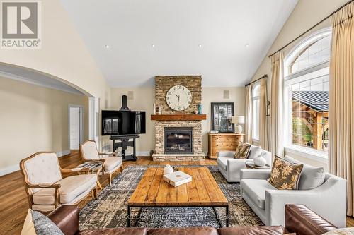 1068 Wyatt Road, Hamilton, ON - Indoor Photo Showing Living Room With Fireplace