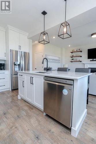 7 Oxford Terrace, St. Thomas, ON - Indoor Photo Showing Kitchen With Upgraded Kitchen