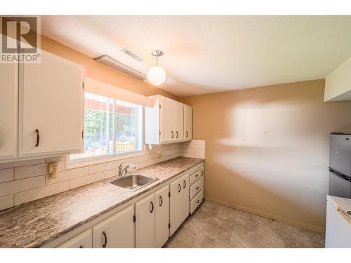 155 Cedar Avenue, Kaleden, BC - Indoor Photo Showing Kitchen