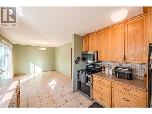 155 Cedar Avenue, Kaleden, BC - Indoor Photo Showing Kitchen