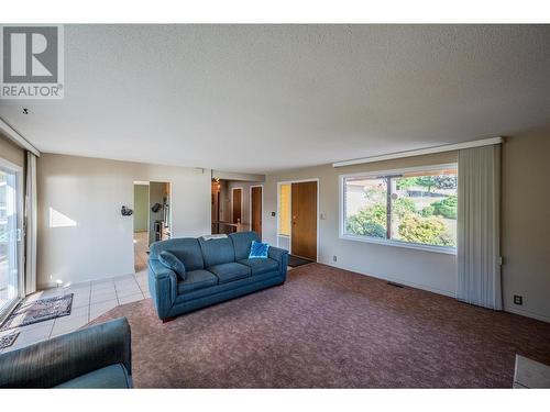 155 Cedar Avenue, Kaleden, BC - Indoor Photo Showing Living Room