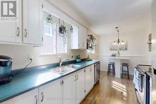 5006 Brady Avenue, Burlington, ON - Indoor Photo Showing Kitchen With Double Sink