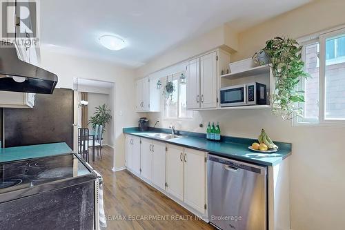 5006 Brady Avenue, Burlington, ON - Indoor Photo Showing Kitchen