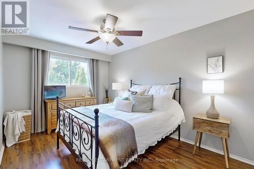 5006 Brady Avenue, Burlington, ON - Indoor Photo Showing Bedroom