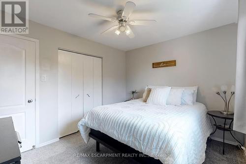 5006 Brady Avenue, Burlington, ON - Indoor Photo Showing Bedroom