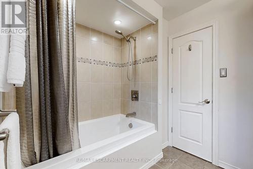 5006 Brady Avenue, Burlington, ON - Indoor Photo Showing Bathroom