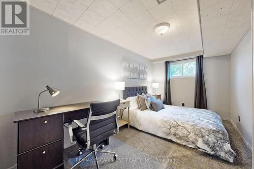 5006 Brady Avenue, Burlington, ON - Indoor Photo Showing Bedroom