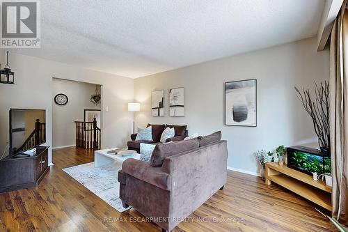 5006 Brady Avenue, Burlington, ON - Indoor Photo Showing Living Room