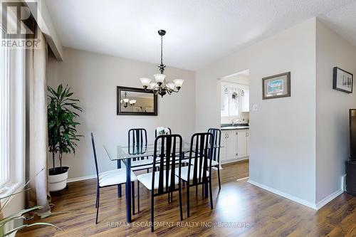 5006 Brady Avenue, Burlington, ON - Indoor Photo Showing Dining Room