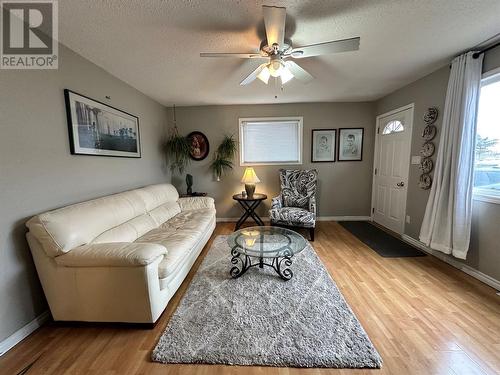 1920 110 Avenue, Dawson Creek, BC - Indoor Photo Showing Living Room