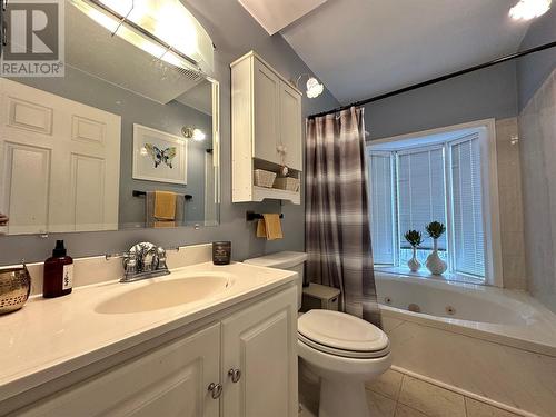 1920 110 Avenue, Dawson Creek, BC - Indoor Photo Showing Bathroom