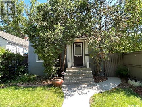 1112 B Avenue N, Saskatoon, SK - Outdoor