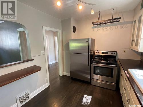 1112 B Avenue N, Saskatoon, SK - Indoor Photo Showing Kitchen