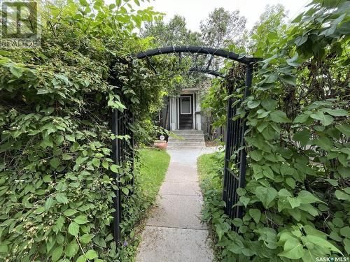 1112 B Avenue N, Saskatoon, SK - Outdoor