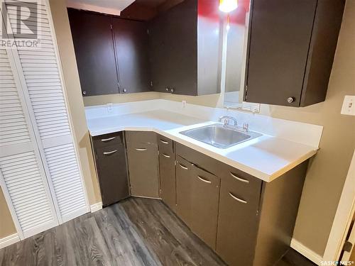 1112 B Avenue N, Saskatoon, SK - Indoor Photo Showing Kitchen