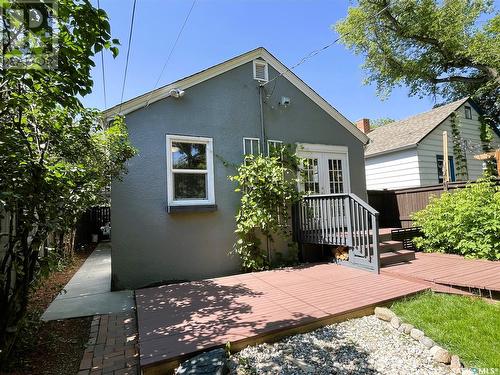 1112 B Avenue N, Saskatoon, SK - Outdoor