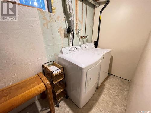 1112 B Avenue N, Saskatoon, SK - Indoor Photo Showing Laundry Room