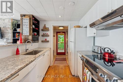 33 Hillcrest Avenue, Kawartha Lakes, ON - Indoor Photo Showing Kitchen