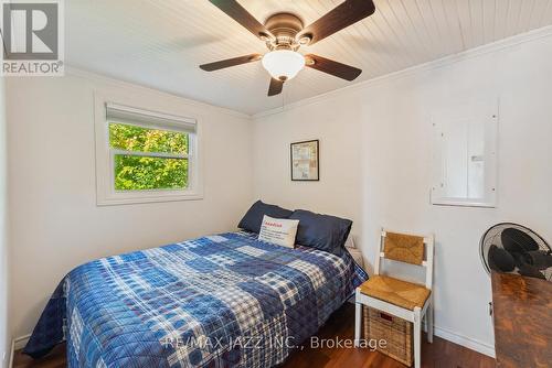 33 Hillcrest Avenue, Kawartha Lakes, ON - Indoor Photo Showing Bedroom