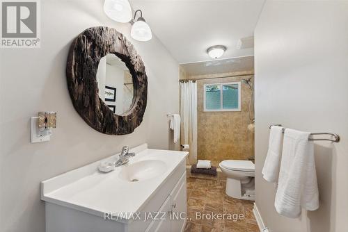 33 Hillcrest Avenue, Kawartha Lakes, ON - Indoor Photo Showing Bathroom