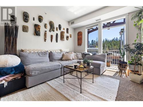 1990 Upper Sundance Drive Unit# 3315, West Kelowna, BC - Indoor Photo Showing Living Room