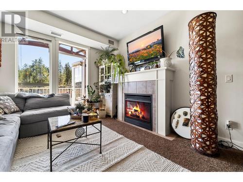 1990 Upper Sundance Drive Unit# 3315, West Kelowna, BC - Indoor Photo Showing Living Room With Fireplace