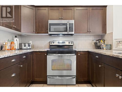 1990 Upper Sundance Drive Unit# 3315, West Kelowna, BC - Indoor Photo Showing Kitchen With Upgraded Kitchen