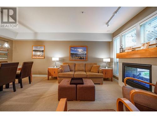 7343 Okanagan Landing Road Unit# 1121, Vernon, BC - Indoor Photo Showing Living Room With Fireplace