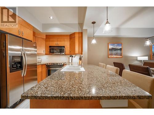 7343 Okanagan Landing Road Unit# 1121, Vernon, BC - Indoor Photo Showing Kitchen With Double Sink