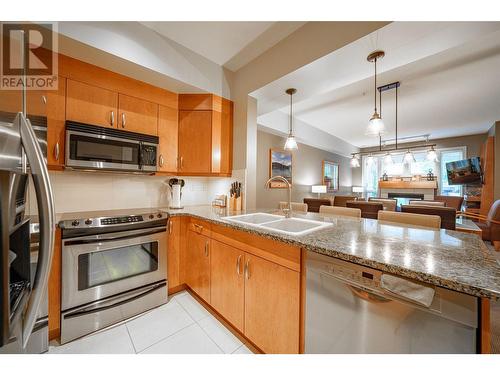 7343 Okanagan Landing Road Unit# 1121, Vernon, BC - Indoor Photo Showing Kitchen With Double Sink