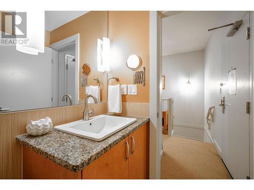 7343 Okanagan Landing Road Unit# 1121, Vernon, BC - Indoor Photo Showing Bathroom