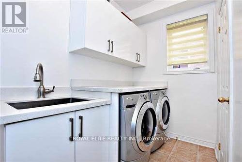 20 Rothbury Road, Richmond Hill, ON - Indoor Photo Showing Laundry Room