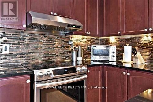 20 Rothbury Road, Richmond Hill, ON - Indoor Photo Showing Kitchen