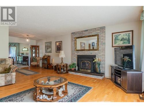 3851 Carnation  Drive, Trail, BC - Indoor Photo Showing Living Room With Fireplace