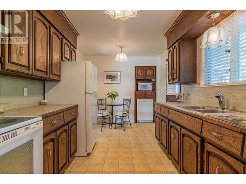 3851 Carnation  Drive, Trail, BC - Indoor Photo Showing Kitchen With Double Sink