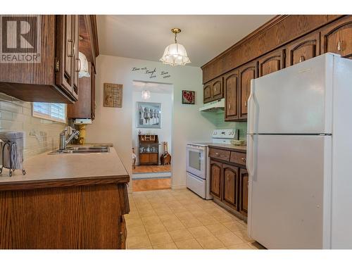 3851 Carnation  Drive, Trail, BC - Indoor Photo Showing Kitchen With Double Sink