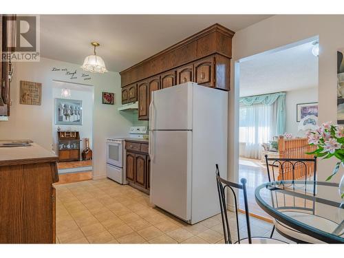 3851 Carnation  Drive, Trail, BC - Indoor Photo Showing Kitchen