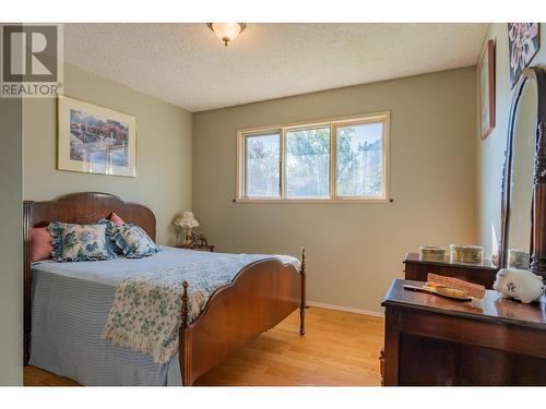 3851 Carnation  Drive, Trail, BC - Indoor Photo Showing Bedroom