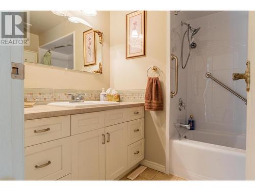 3851 Carnation  Drive, Trail, BC - Indoor Photo Showing Bathroom